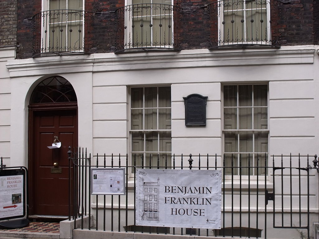 Exterior of Benjamin Franklin House with informational signs and a historic plaque. | Elliott Brown from Birmingham, United Kingdom, CC BY-SA 2.0, via Wikimedia Commons