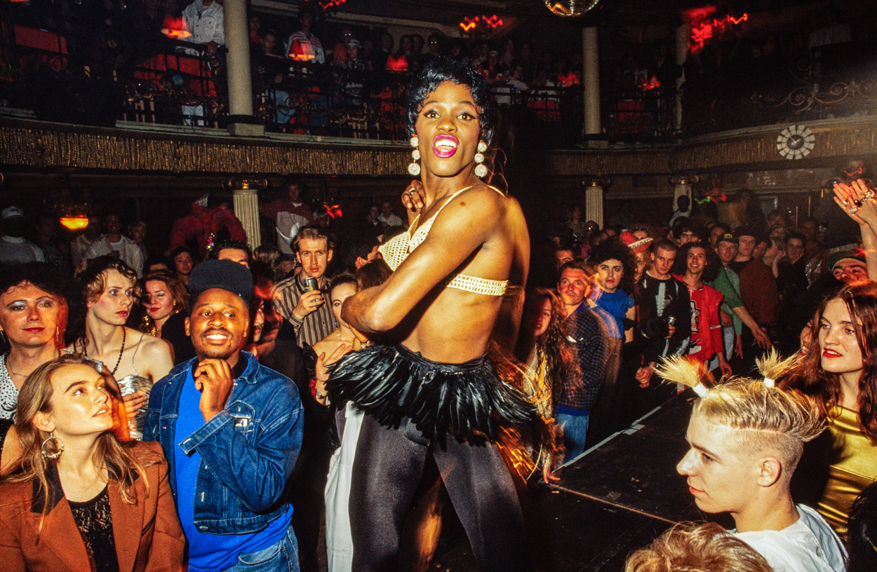 1990 KG Vogueing Ball at Cafe de Paris Winn Austin 02 (clean).jpg